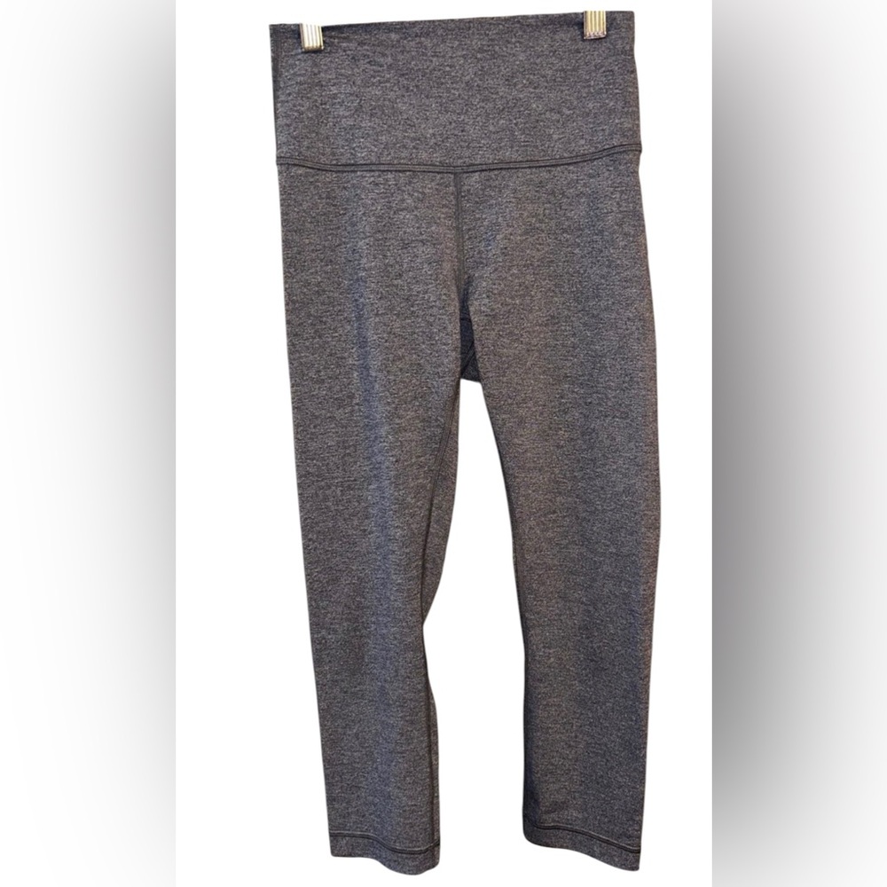 Lululemon Wunder Under Hi-Rise Crop Sz 6 - Heather Grey in Like New Condition.